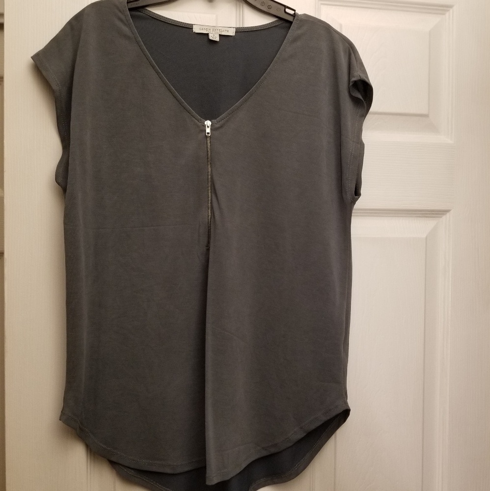 💜3 for $18 Green Envelope Grey Top Small